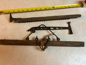 Seltener TEPPICHSPANNER UM 1800 RATSCHENZÄHNE GUSSEISEN - HOLZ - TACKHAMMER KAMM - Bild 1 von 4