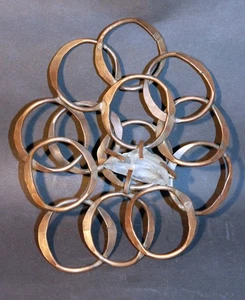 Wandschmuck geschmiedete Kupferringe mit Bergkristall, Originalplastik - Bild 1 von 5