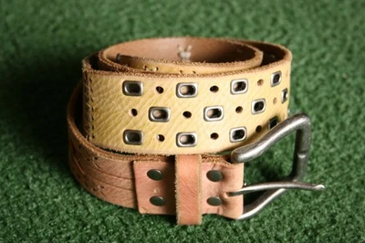 Cinto feminino de retalhos de couro corte a laser ilhó costurado FOSSIL tamanho. L - Imagem 1 de 4