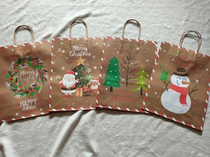 Weihnachten Geschenktaschen 4er Pack 4er Set Papiertüten 27x21cm mit Motiv Neu - Bild 1 von 5