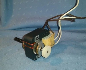Vintage Argus 915 AQT Slide Projector; Motor - Picture 1 of 4