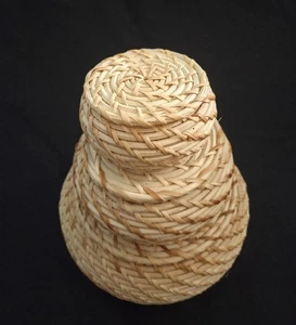 3 Gorgeous Nesting Storage Baskets With Lid Woven Pine Needle Beige Color - Picture 1 of 14
