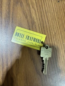 Vintage Keychain Hotel Traymore, Atlantic City NJ - Picture 1 of 2