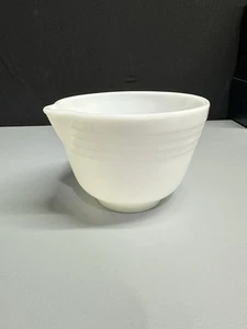 Hamilton Beach White Milk Glass Mixing Bowl Pour Spout Pyrex Racine WI. USA - Picture 1 of 7