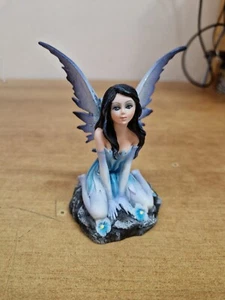 FAIRY HADAS ELFEN FEES FATA FATINA INGHINOCCHIATA BLUE/CELESTE NO LES ALPES - Imagen 1 de 10