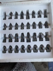 Mito e Magia - Il Potere della Luce vs Il Potere delle Tenebre Scacchi Tudor Mint Y40 - Foto 1 di 15