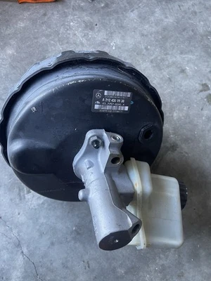 2010-2013 Mercedes Benz E350 Power Brake Booster with Reservoir OEM W212 - Image 1 of 3