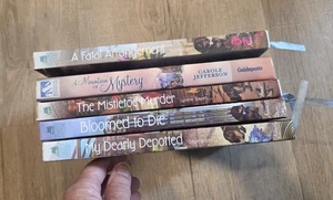 Victorian Mansion Flower Shop Mysteries Lot 4, Silver Peak Mystery 1 Hardcover  - Foto 1 di 5