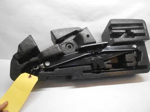 Kia Sorento Scissor Jack Set OEM 09149-C5000 / 20160122 GK0002 - Picture 1 of 15