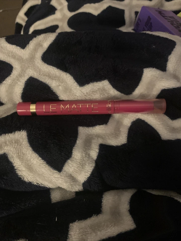 Lápiz labial L'Oréal Paris Color Riche Le Matte, 108 Matte-R-Fact Foto 1 de 1