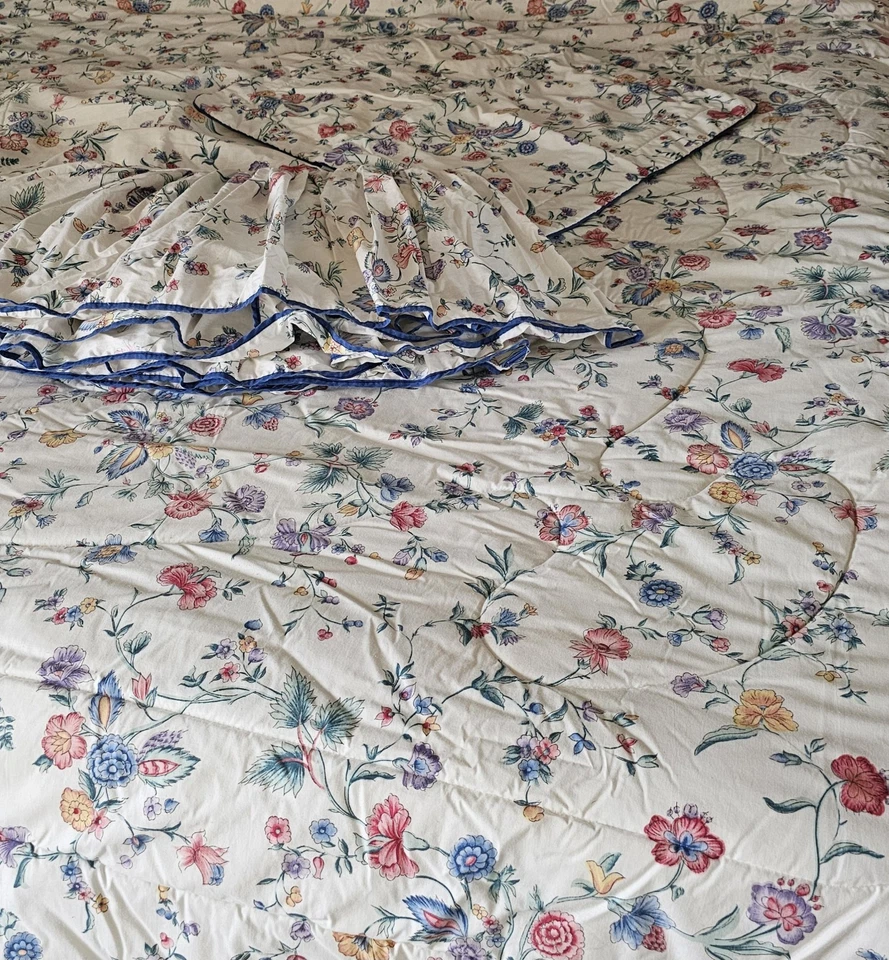 Juego de edredón reversible floral 2 fundas de almohada falda de cama Laura Ashley Queen de colección Foto 1 de 4