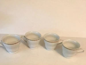 Juego de 4 tazas de café con patas de gres Heritage by American Hearthside - Imagen 1 de 4