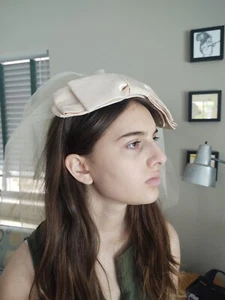 Vintage 50s 60s Off White Bow Bridal wedding Veil Fascinator Champagne - Picture 1 of 7