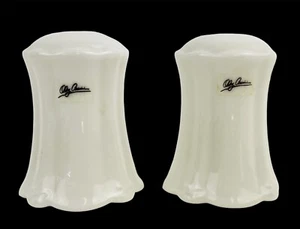 Salero y pimentero Oleg Cassini de cerámica blanco en relieve 2,75" - Imagen 1 de 9