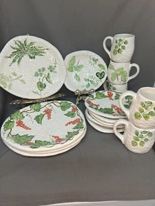 Set Of 15 Vietri Pottery Plates Coffee Cups Signed G Venzo Bloomingdale’s Italy - Picture 1 of 12