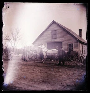 (1) LATE 1800s or EARLY 1900s GLASS NEGATIVE, HORSES, WAGONS, MEN - Picture 1 of 2