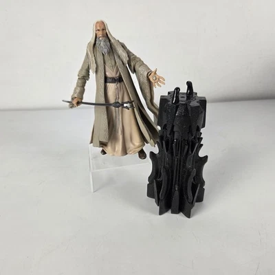 2001 Toy Biz LOTR The Fellowship Of The Ring Saruman 7" Action Figure Incomplete - Image 1 of 4