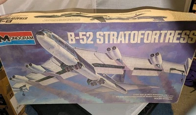 1/72 MONOGRAM B-52 STRATOFORTRESS #8292  AIRPLANE MODEL KIT - Image 1 of 4