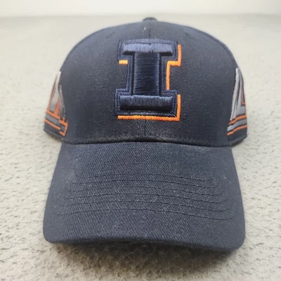 Gorra Illinois Fighting Illini ajustada Top of the World One Fit L/XL Puff Logo Foto 1 de 4