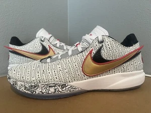 Nike Lebron James XX ""THE DEBÜT"" weiß/schwarz/gold/rot DJ5423-100 Gr. 15 - Bild 1 von 6