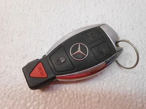 Llavero Mercedes con llave OEM 204Y50800200 / FCCID:IYDC07 AA0689 - Imagen 1 de 4