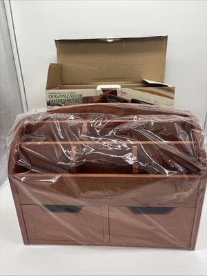 Organizador de ahorro de espacio de madera dura con acabado de cerezo vintage, Lipper International Foto 1 de 4