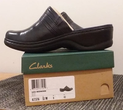 VINTAGE NIB CLARK'S WOMEN'S LEXI REDWOOD MULES/CLOGS NAVY 11M - Image 1 of 4