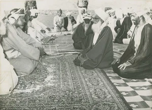 A29 A2912 - Tribal Gathering in the VAE Desert, 1979 - Bild 1 von 2