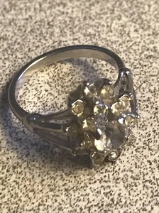 Silberfarben - Kristall - Strass - Blume - Floral - Ring - Größe 6 - Bild 1 von 2