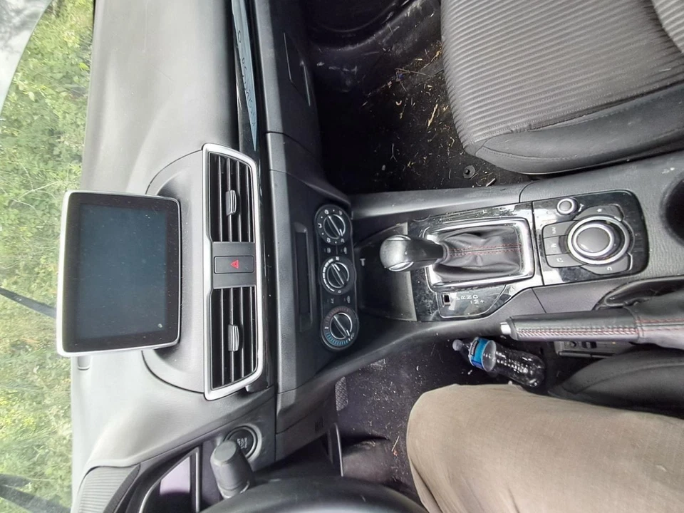 Mazda 3 2015 panel de control usado OEM 638-13084 133 k millas - sin pantalla/receptor Foto 1 de 1