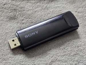 Oryginalny bezprzewodowy adapter WLAN USB Sony Bravia UWA-BR100 - używany - Zdjęcie 1 z 3
