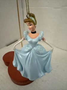 Disney Cenicienta 3.5" Adorno de Navidad Colgante Como Nuevo - Imagen 1 de 5