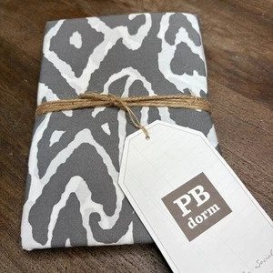 Pottery Barn Pillowcases Gray Organic Cotton Standard Set of 2 Dorm College NEW - Picture 1 of 3