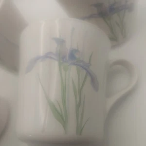 Corningware Becher 4er Set Blue Iris Kaffee Tee Tasse weiß geblümt - Bild 1 von 5