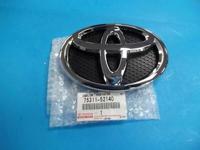 FACTORY TOYOTA 2007-2011 YARIS HATCHBACK FRONT GRILL EMBLEM 7531152140 OEM - Image 1 of 3