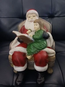 Großer Weihnachtsmann im Sessel liest dem kleinen Mädchen vor, große 10 cm Figur - Bild 1 von 13