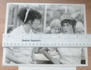 Linda Lavin Beth Howland 1983 Press Photo CBS TV series "Alice" - Picture 1 of 3