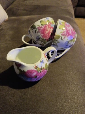 Royal Spencer fine China tea cups, Saucers And Milk Jug - Image 1 of 4