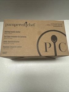 Pampered Chef #1442 Rollen Ausstecher Herzen Kreis Quadrat Retired Neu Neu im Karton - Bild 1 von 5