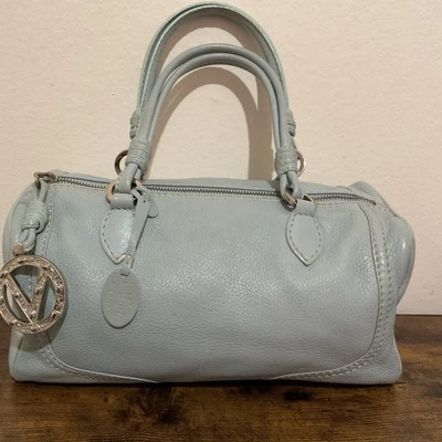 Bolso de Mano Valentino Garavani Cuero Azul Aqua Motivo V Accesorios de Metal de Japón Foto 1 de 4