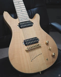 Halo, 30 Zoll (30") Scale, 8-saitige Gitarre, ganz Ahorn, Neck Thru, blanker Knöchel - Bild 1 von 3