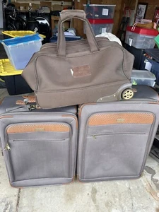 Tommy Bahama Rolling Luggage 3 Piece Set 2 Suitcase 1 Carry On - Read For Flaw - Picture 1 of 6