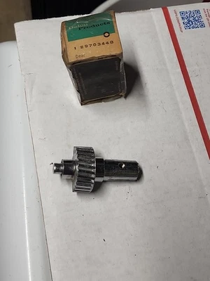 1966 Cadillac Eldorado 65-68 Oldsmobile 98 NOS GEAR, Window Reg Drive 9703448 RH - Image 1 of 4