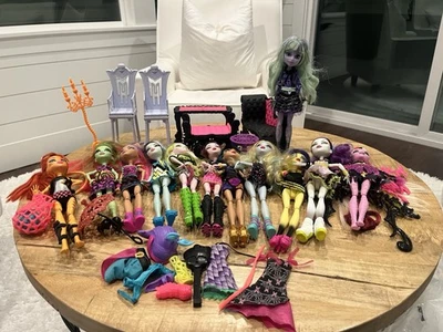 Muñeca Monster High enorme lote de muñecas y accesorios Foto 1 de 4