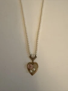 Collana donna vintage 1928 perle finte con ciondolo cuore tono oro rosa usata in ottime condizioni - Foto 1 di 5