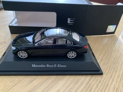 Kyosho Mercedes E Klasse Black 1.43 B6 696 0376 - Image 1 of 4