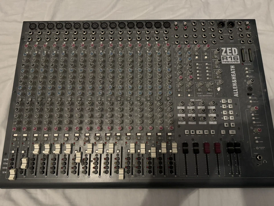 Allen & Heath ZED-R16 Firewire DIGITAL ANALOG INTERFACE MIXING DESK - Image 1 of 4
