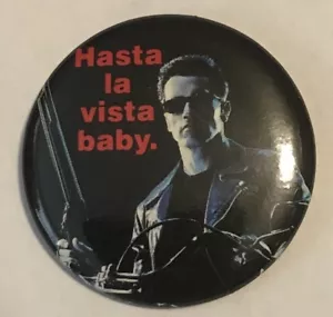 Vintage 1991 CAROLCO Hasta La Vista BABY Terminator 2 PROMO pulsante spilla T2 RARO con pistola - Foto 1 di 4