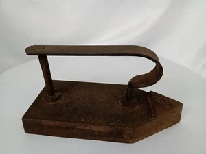 Vintage Metal Flat Iron , Cast Iron Nr 5 Door Stop Collectable - Picture 1 of 5