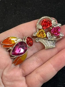 Lot of 2 Flower Basket Bee BW for AVON Vintage Silver Brooch Pin M-6372 - Picture 1 of 4